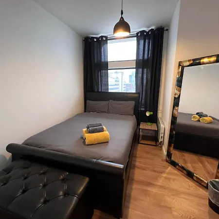 City View 2 Bedrooms Flat Manchester Exterior photo