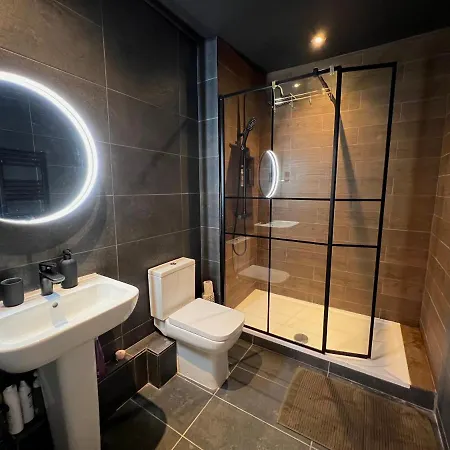 City View 2 Bedrooms Flat Manchester Exterior photo