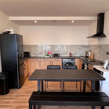 City View 2 Bedrooms Flat Manchester Exterior photo